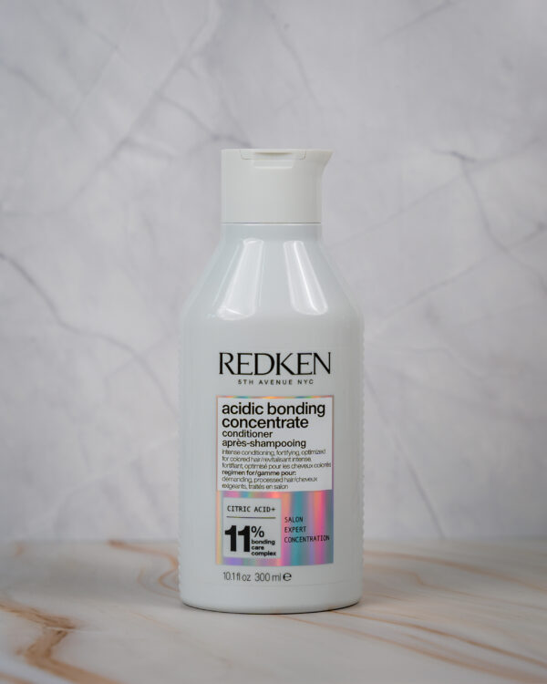 Redken Acidic Bonding Concentrate Conditioner 300ml - balsamo fortificante per capelli danneggiati