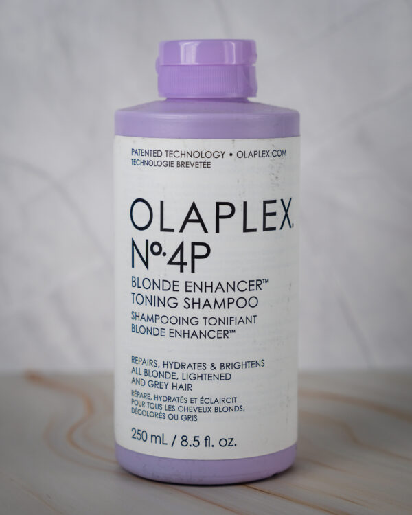 Olaplex N° 4P Blonde Enhancer Toning Shampoo 250ml - shampoo tonalizzante per capelli biondi e grigi